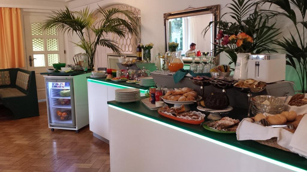 Hotel Kleiner Koenig Швангау Екстериор снимка