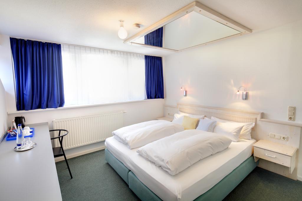 Hotel Kleiner Koenig Швангау Екстериор снимка