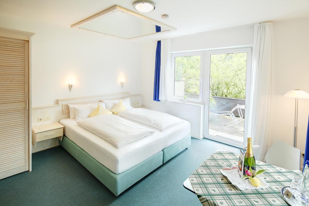 Hotel Kleiner Koenig Швангау Екстериор снимка